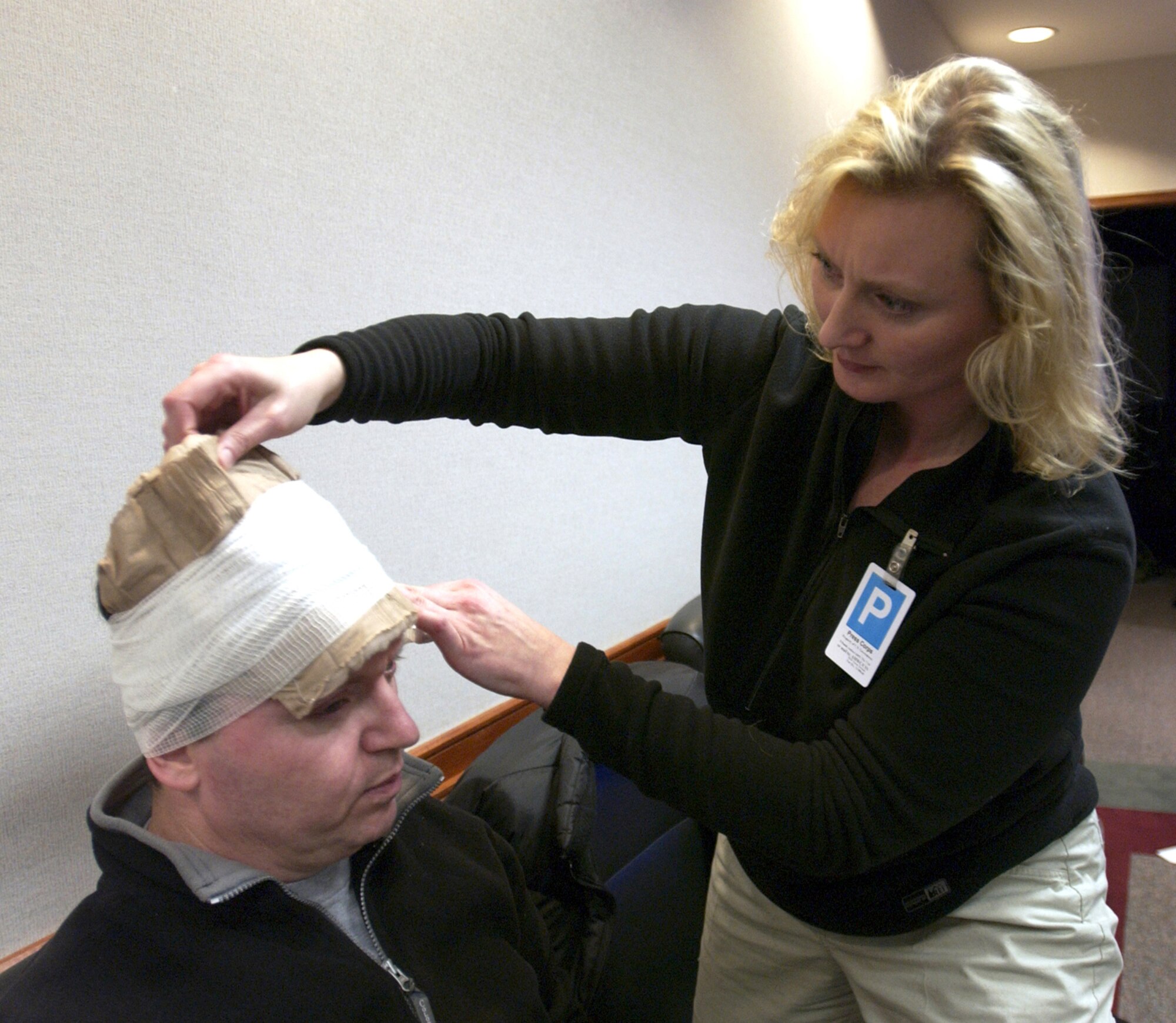 MCGUIRE AIR FORCE BASE, N.J. -- Gabor Horath (left) and Alex Quade practice first aid during Joint Military Media Contingency Training at McGuire Air Force Base, N.J. Horath is a Washington correspondent with Nepszabadsag in Hungary, and Quade is a CNN correspondent. (U.S. Air Force photo by Kenn Mann)