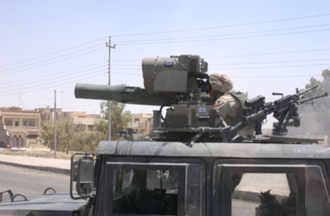 A Soldier Of The 101st Airborne Division Looks Through The Sights Of A Tow Missile Launcher At A Building Suspected Of Harboring Saddam Hussein S Sons