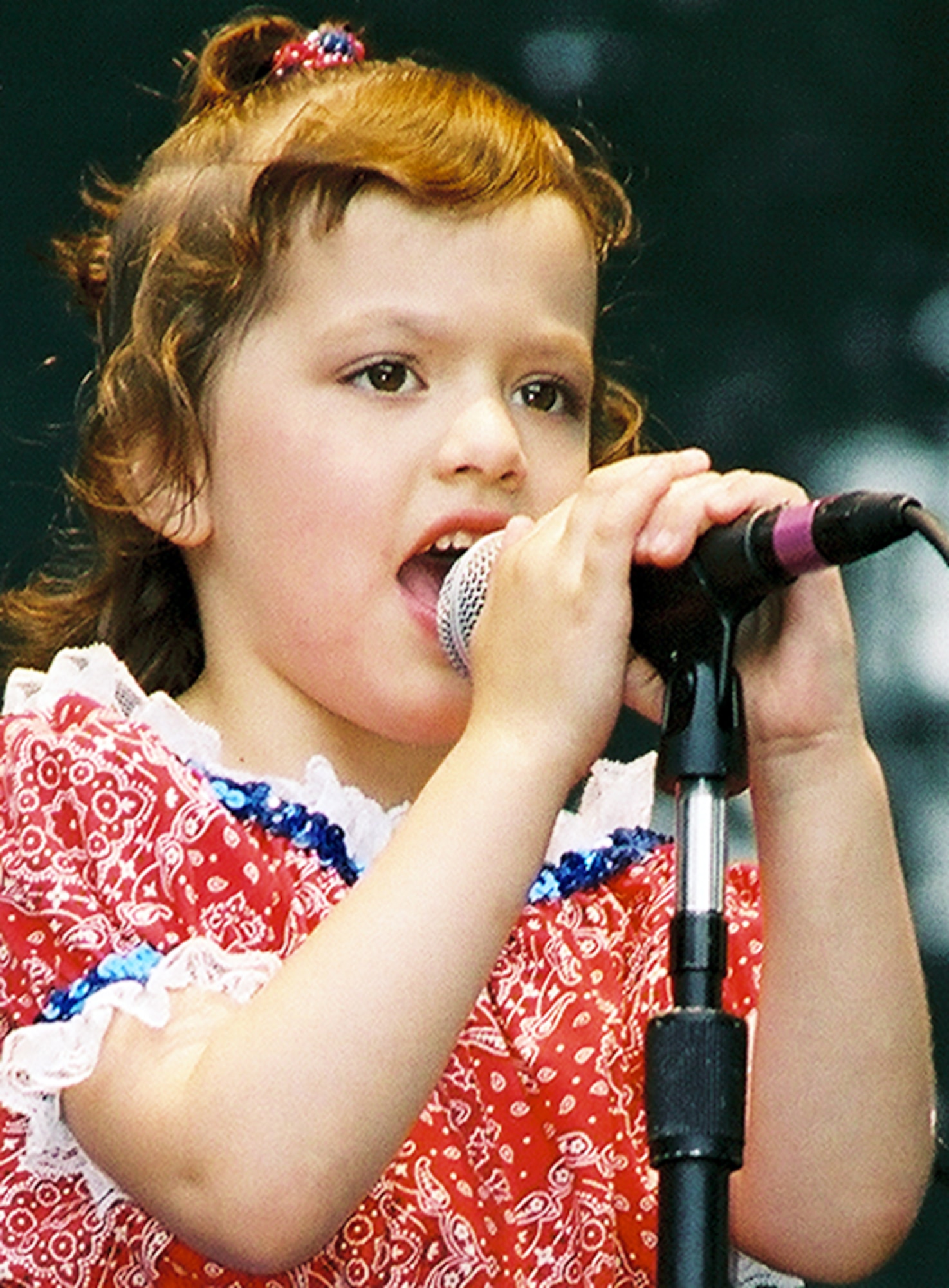 AGAWAM, Mass. -- Six-year-old Jordyn Tabury set the stage for country-music artist Lee Greenwood at a military appreciation day concert at Six Flags in Agawam, Mass., on June 14.  Jordyn opened the concert when she sang Greenwood's "God Bless the USA" song for more than 1,000 people at the concert.  She is the daughter of Staff Sgt. Peter and Bernadette Tabury from the 319th Recruiting Squadron in Bristol, Conn.  (U.S. Air Force photo by Staff Sgt. Michael O'Connor)