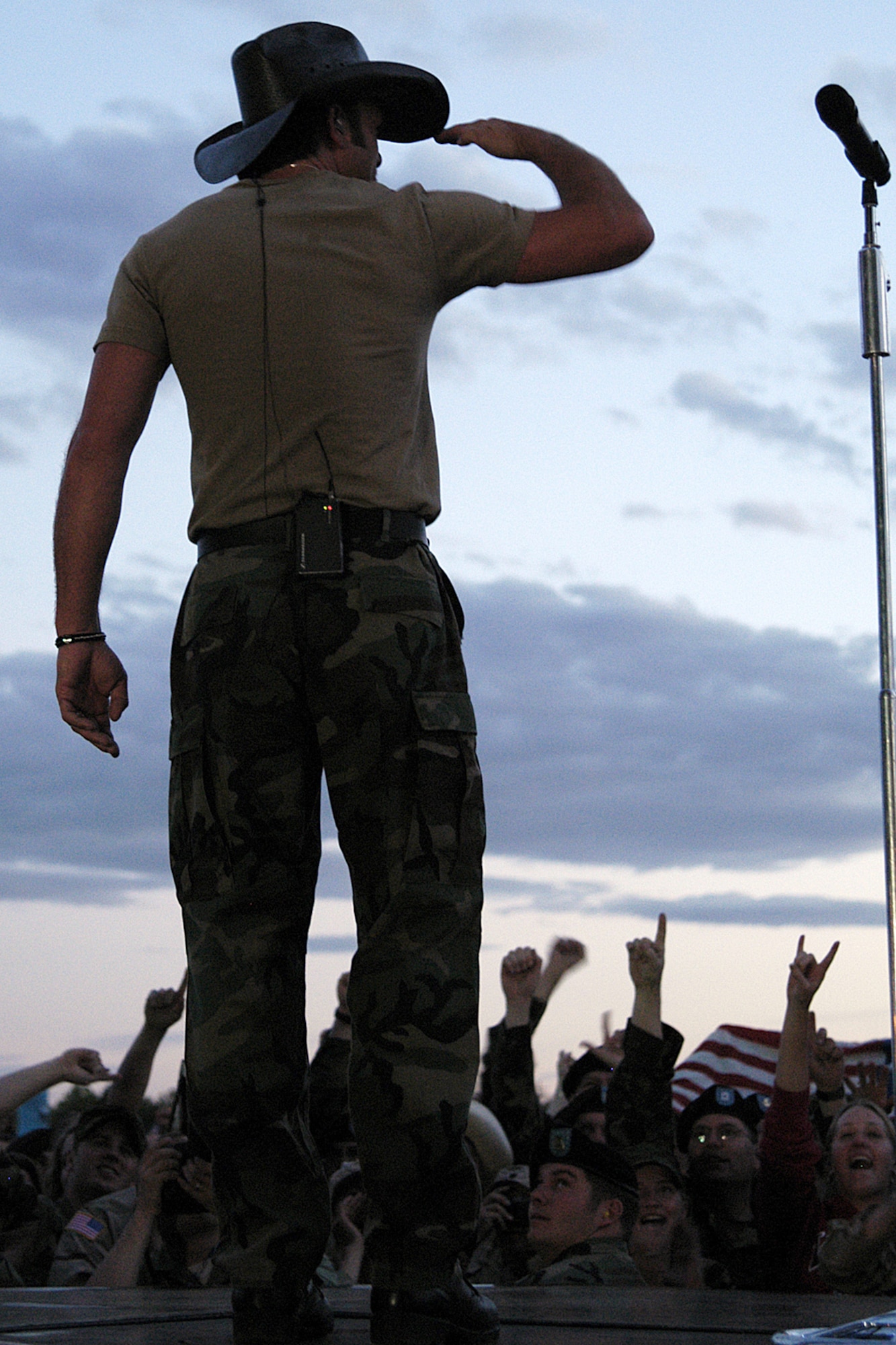 FORT CARSON, Colo. (AFPN) -- Tim McGraw salutes fans to show his appreciation for their service during a free concert for military and family members here May 21.  He put on the free concert to show appreciation for the military.  (U.S. Air Force photo by Budd Butcher)