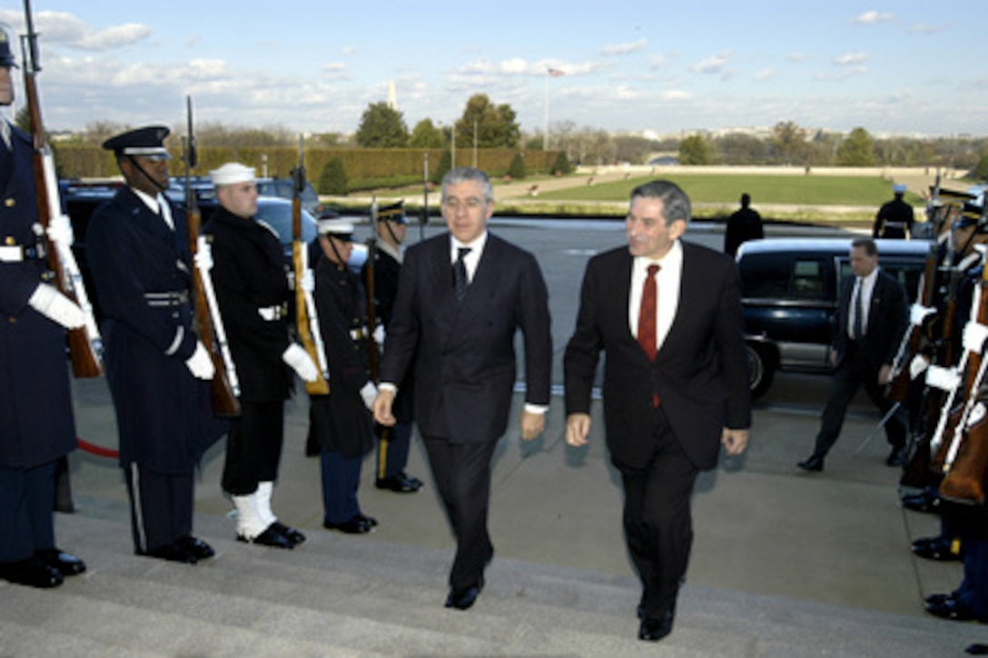 Deputy Secretary of Defense Paul Wolfowitz escorts Secretary of State for Foreign and Commonwealth Affairs Jack Straw of the United Kingdom through an honor cordon and into the Pentagon on Nov. 13, 2003. The two leaders will hold discussions on a range of issues relating to the international coalition's efforts to bring stability and democracy to Iraq. 