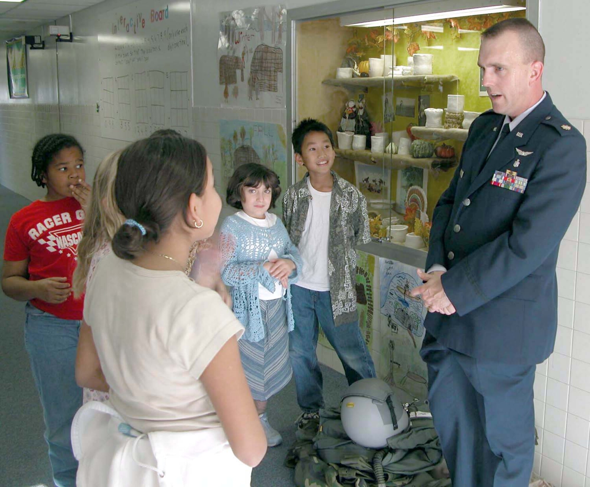 WASHINGTON -- Maj. Mike Lundy talks with a few of his "Baghdad Buddies" in the hallway at Bren Mar Park Elementary School after a brief ceremony Nov. 21 welcoming him home from Iraq.  He was deployed to Baghdad for four months with the 11th Medical Group.  He is the chief of public health at Bolling Air Force Base, D.C.  (U.S. Army photo by Sgt. 1st Class Doug Sample)