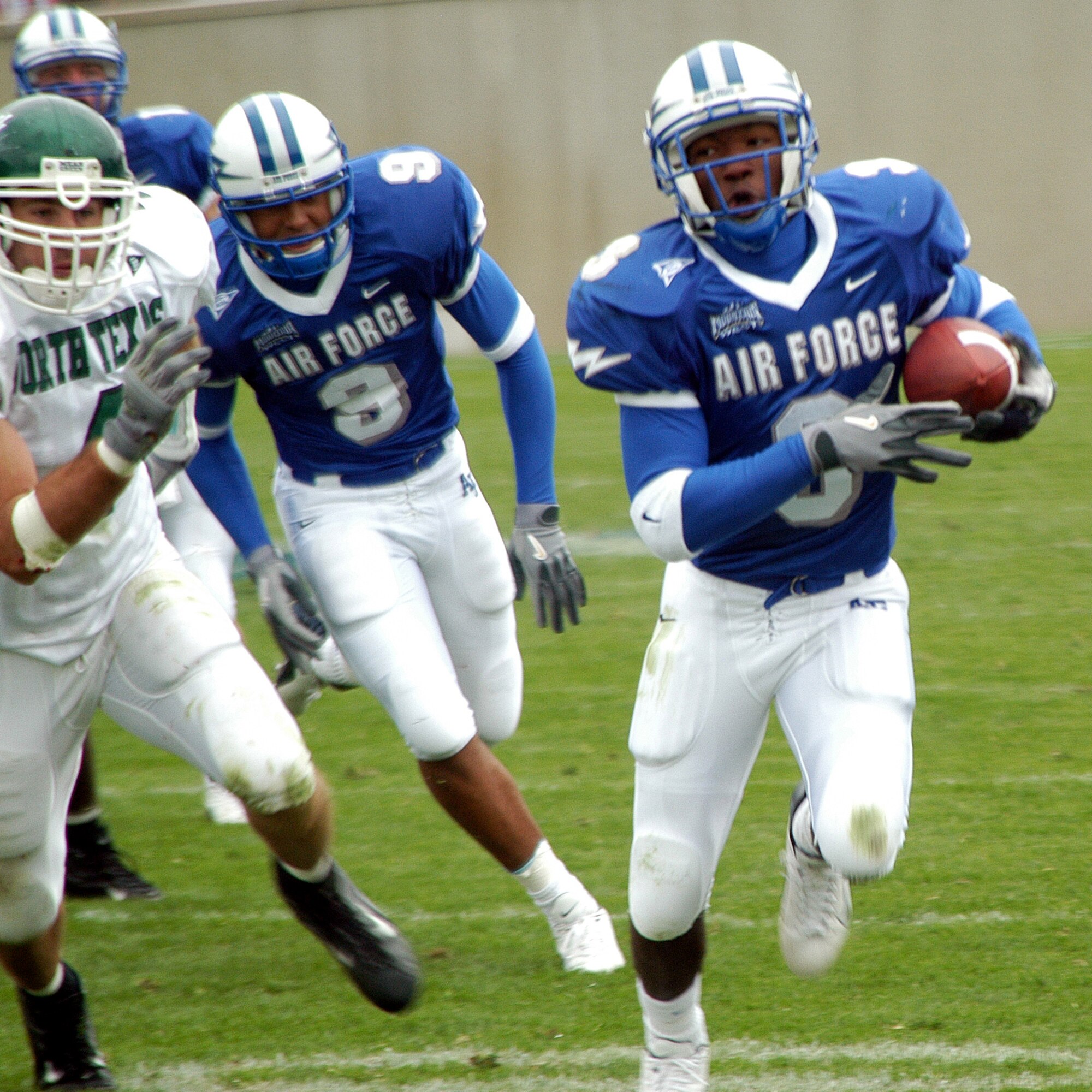 U.S. AIR FORCE ACADEMY, Colo. -- Air Force halfback Matt Ward works around the perimeter on a 15-yard touchdown run during the Air Force's 34-21 win over the University of North Texas on Sept. 13.  Ward carried the ball six times for 61 yards and one touchdown.  The Falcons meet the University of Wyoming Cowboys on Sept. 20 at Falcon Stadium.  (U.S. Air Force photo by 2nd Lt. Rob Arnett)