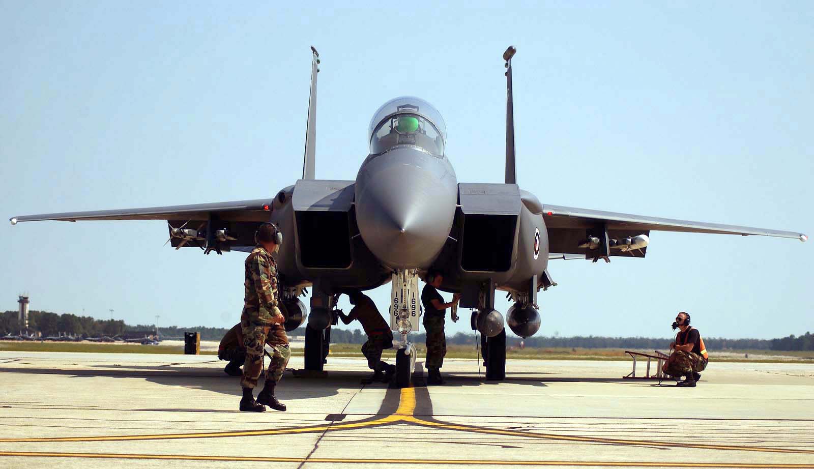 Aircraft evacuate East Coast bases > U.S. Air Force > Article Display