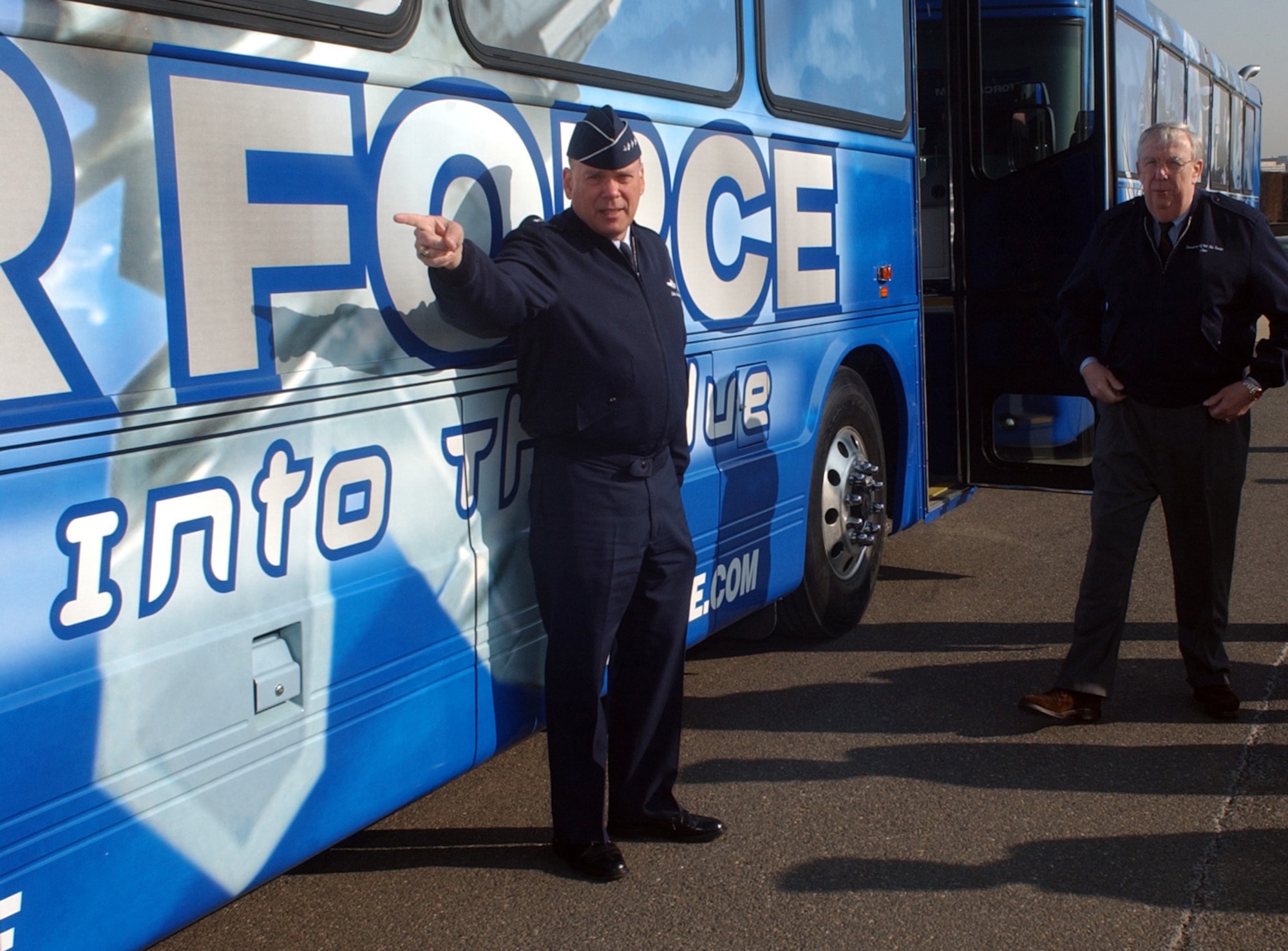 WASHINGTON -- Air Force Chief of Staff Gen. John P. Jumper and Secretary of the Air Force Dr. James G. Roche inspect the new bus design scheme at the Pentagon on Feb. 19.  The new graphic design on the buses reflects the mission of the Air Force and demonstrates the diversity of careers in today's Air Force.  There are a total of 10 buses in this test program.  Four will operate from Bolling Air Force Base, D.C., and the other six will be at Randolph AFB, Texas; the U.S. Air Force Academy, Colo.; and Nellis AFB, Nev.  (U.S. Air Force photo by Master Sgt. Gary R. Coppage)