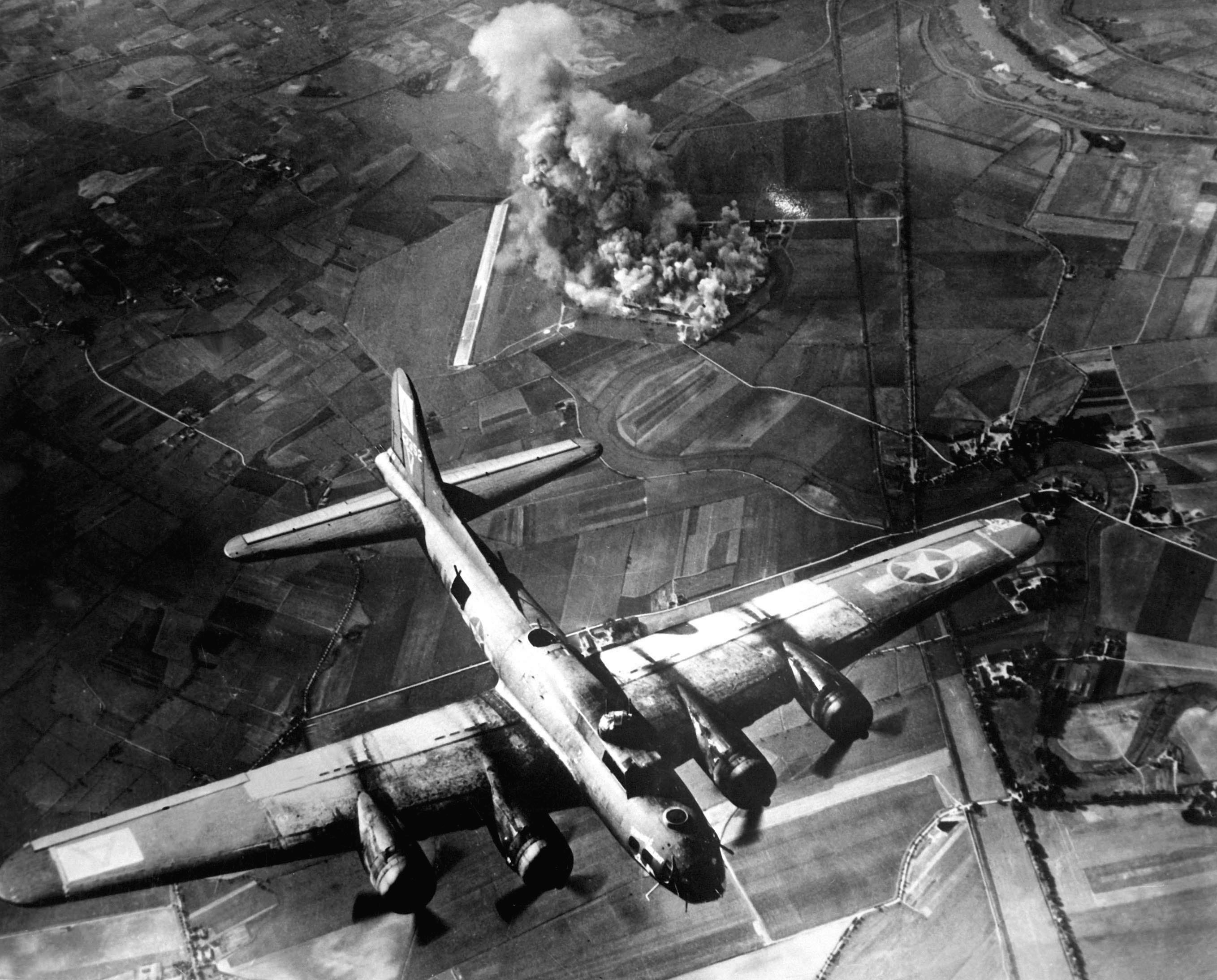  8th Air Force B 17 Bomber Raiding Focke Wulf Plants At Marienburg