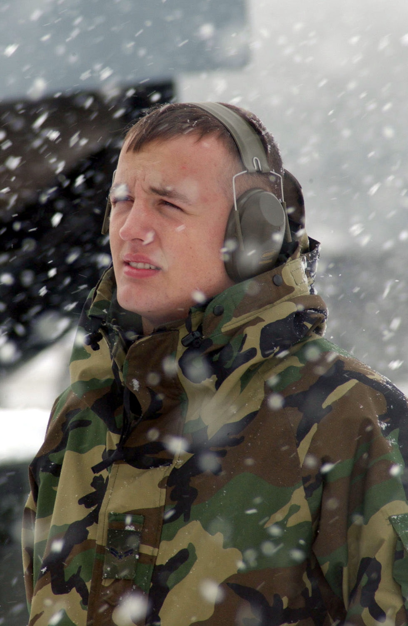 KWANG JU AIR BASE, South Korea -- Another round of snow pelts Airman 1st Class Robert Perry and other airmen from Kadena Air Base, Japan, during a four-day deployment here.  Airman Perry is assigned to the 718th Aircraft Maintenance Squadron.  (U.S. Air Force photo by Tech. Sgt. Richard Freeland)
