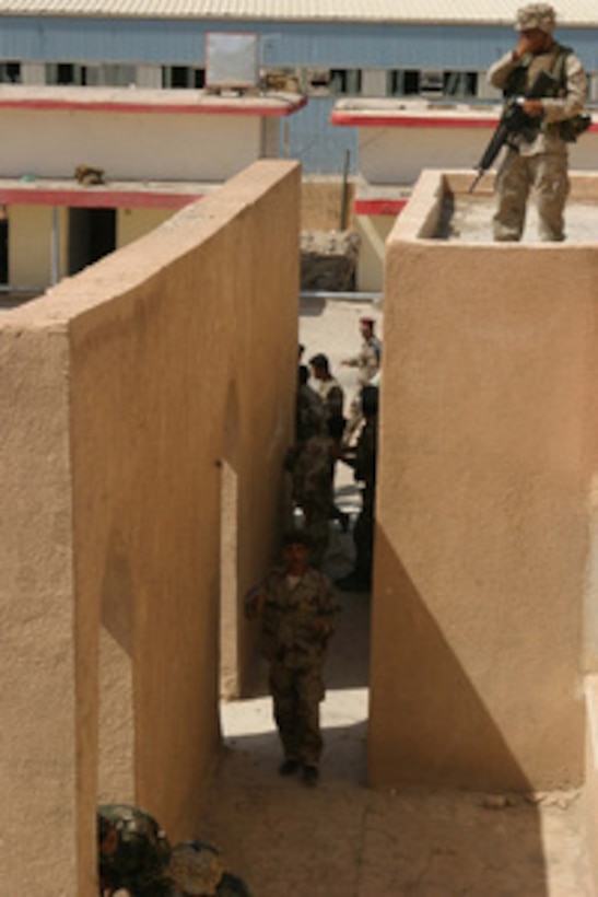 Marines of the 1st Marine Division establish a security perimeter in the maze of buildings around the Iraqi Civil Defense Compound in Al Shahabi, Iraq, on June 7, 2004. The Marines are from the 1st Battalion, 5th Marine Regiment and are currently engaged in security and stabilization operations. 
