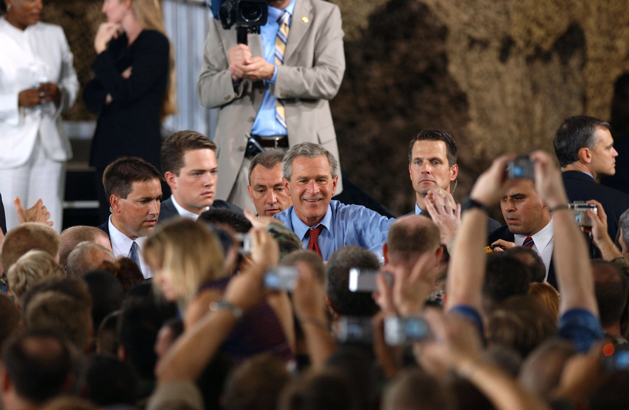 MACDILL AIR FORCE BASE, Fla. -- President George W. Bush shakes hand with servicemembers here June 16 following a speech that was broadcast live to servicemembers worldwide.   The president said with the transfer of sovereignty two weeks away, the future of a free Iraq is coming into view.  (U.S. Air Force photo by Airman 1st Class Jason P. Robertson)