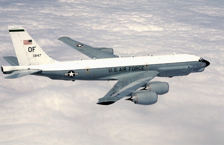 SOPRA GREENVILLE, Texas - Un aereo RC-135U Combat Sent effettua una missione di addestramento dalla base aeronautica di Offutt, Neb. L'aereo RC-135U è presidiato da equipaggi dell'Air Combat Command del 45 ° Squadrone di ricognizione e del 97 ° Squadrone di intelligence.  (Foto di cortesia)

