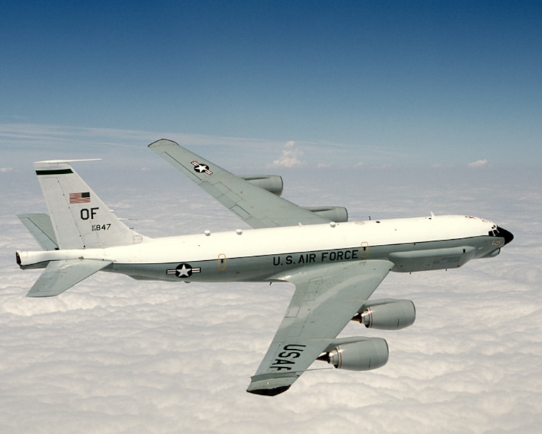 SOPRA GREENVILLE, Texas - Un aereo RC-135U Combat Sent effettua una missione di addestramento dalla Offutt Air Force Base, Neb. Ci sono solo due aerei Combat Sent nell'inventario dell'Air Force ed entrambi sono assegnati al 55 ° Stormo di Offutt AFB.