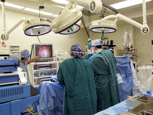 LACKLAND AIR FORCE BASE, Texas -- Wilford Hall Medical Center surgeons perform a laparoscopic appendectomy on a basic trainee while Dr. Delio Ortega (left), a general surgery resident, points out which direction the surgeons need to move inside the patient's abdomen.  (U.S. Air Force photo by 2nd Lt. Ben Silva)