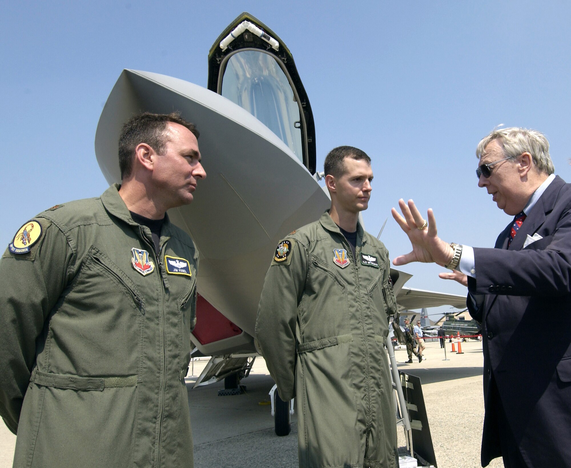 ANDREWS AIR FORCE BASE, Md. -- Secretary of the Air Force Dr. James G. Roche (right) visits with an F/A-22 Raptor crew following opening ceremonies at the three-day Joint Service Open House here May 14.  The secretary then met with reporters to talk about the Raptor's successful initial operational test evaluation trials.  (U.S. Air Force photo by Master Sgt. Jim Varhegyi)