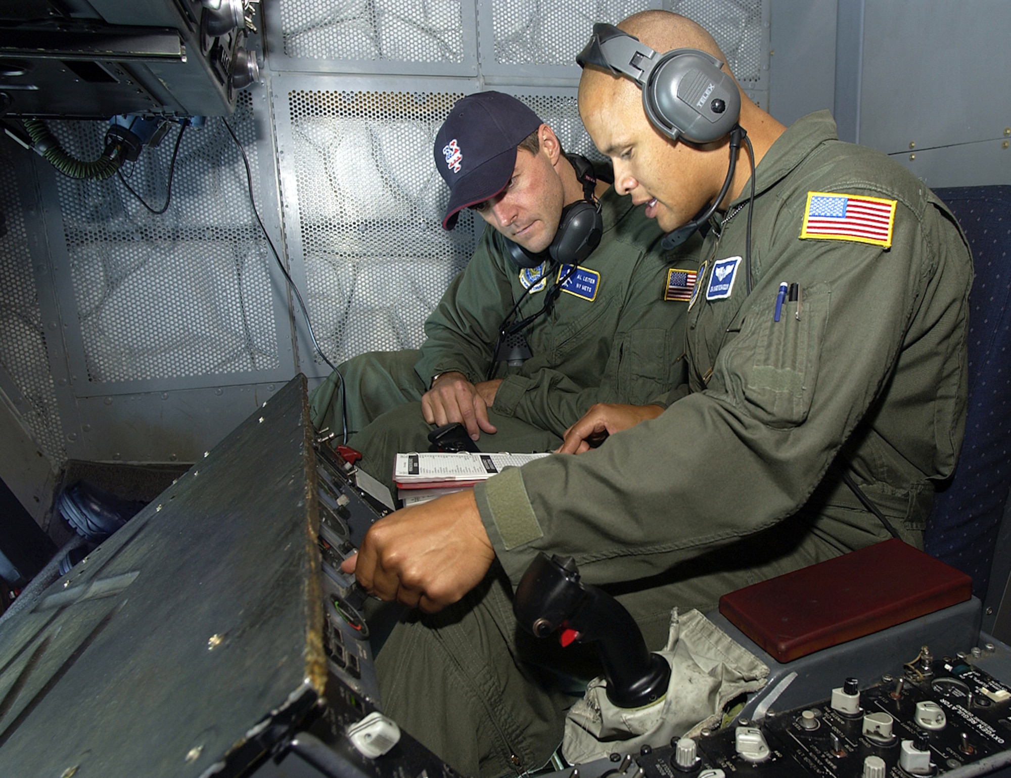 MCGUIRE AIR FORCE BASE, N.J. -- Senior Airman Chardo Richardson (right) shows New York Mets pitcher Al Leiter what goes on inside a KC-10 Extender boom control area and how to accomplish in-flight refueling.  Airman Richardson will trade places with Mr. Leiter on June 22 to become a Met for a day.  The "job swap" is part of a Major League Baseball production for a Fox television program, "This week in Baseball."  Airman Richardson is a boom operator with the 32nd Air Refueling Squadron here.  (U.S. Air Force photo by Kenn Mann)