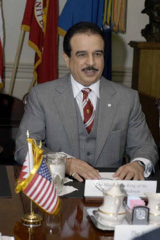 King of Bahrain Shaikh Hamad bin Isa Al Khalifa meets with Secretary of Defense Donald H. Rumsfeld in the Pentagon on Nov. 29, 2004. Khalifa and Rumsfeld are meeting to discuss defense issues of mutual interest. 