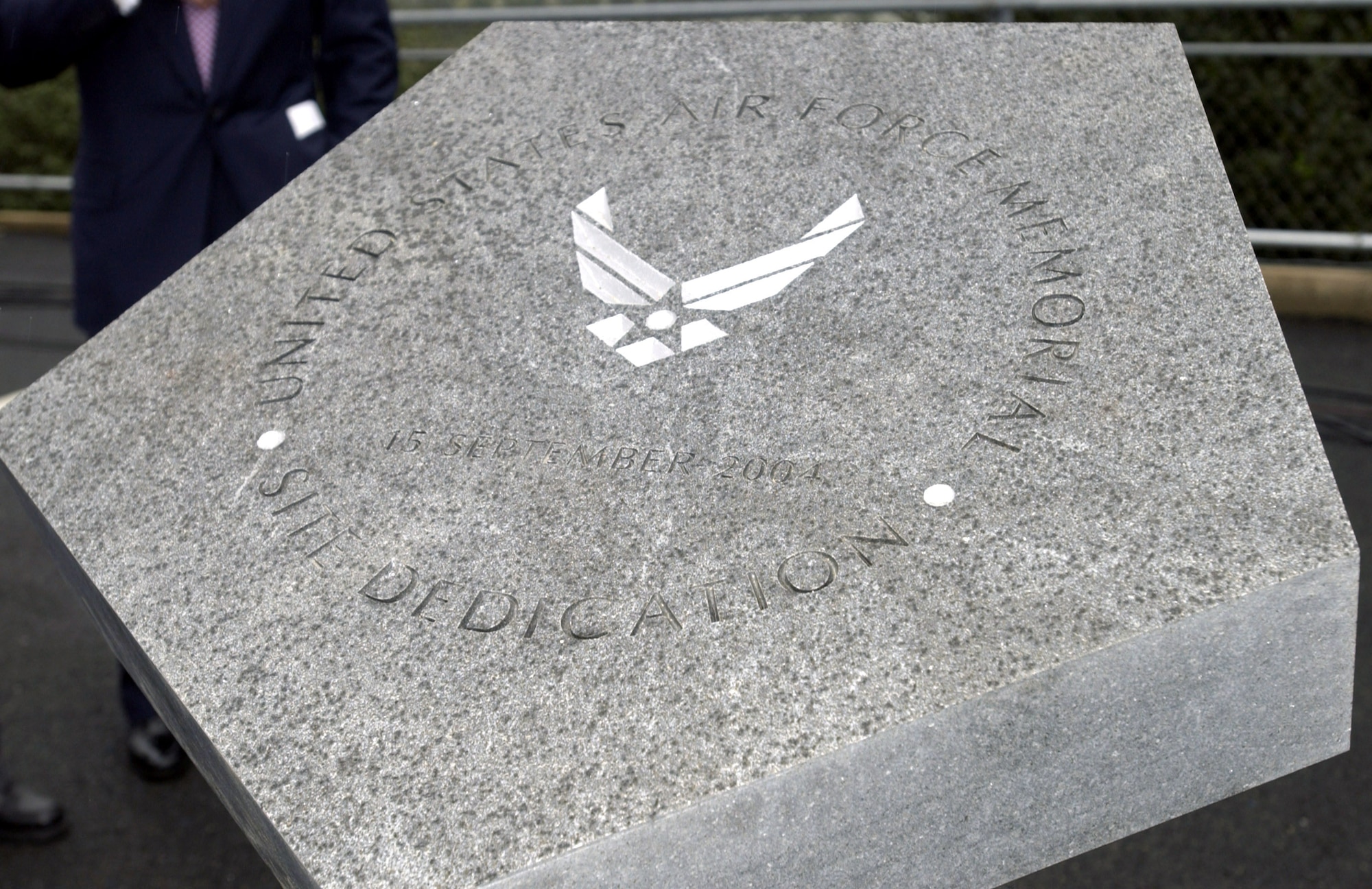 ARLINGTON, Va. -- Hundreds of people attended the unveiling of a dedication marker for the national Air Force Memorial site here Sept. 15.  The 270-foot tall memorial is designed to honor all those who have served in the U.S. Air Force and its predecessor organizations.  (U.S. Air Force photo by Master Sgt. Jim Varhegyi)