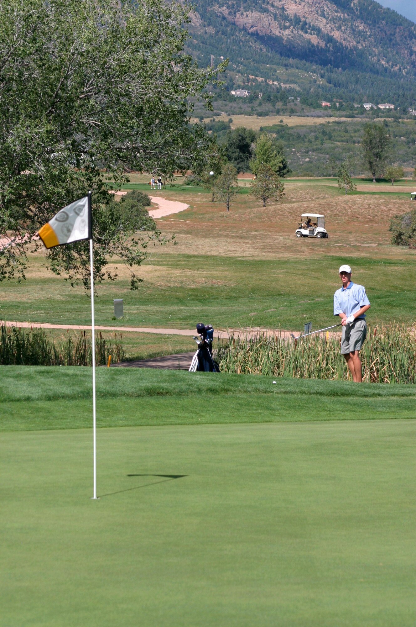 FORT CARSON, Colo -- Matthew Peterson chips onto the green during the 2004 Armed Forces Golf Championship here.  The Air Force golf team won the four-day match.  Peterson's score of 70 led the team on Day 4.  He is from Offutt Air Force Base, Neb.  (U.S. Air Force photo by Steve Brown)