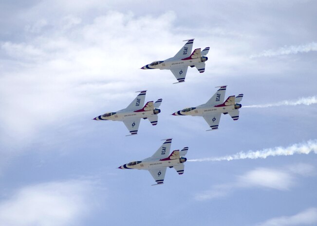 OVER DAVIS-MONTHAN AIR FORCE BASE, Ariz. -- The U.S. Air Force Thunderbirds flight demonstration team fly in diamond formation during the 2005 Aerospace and Arizona days here April 2.  The Thunderbirds are assigned to the U.S. Air Force Air Demonstration Squadron at Nellis Air Force Base, Nev.  (U.S. Air Force photo by Airman 1st Class Christina D. Kinsey)