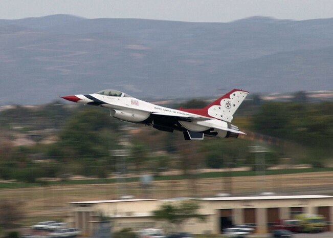 DAVIS-MONTHAN AIR FORCE BASE, Ariz. -- A Thunderbirds F-16 Fighting Falcon takes off to begin the team's performance at an air show here.  The No. 6 jet is flown by Maj. Brian Farrar.  The team is stationed at Nellis Air Force Base, Nev.  (U.S. Air Force photo by Airman 1st Class Christina D. Kinsey)