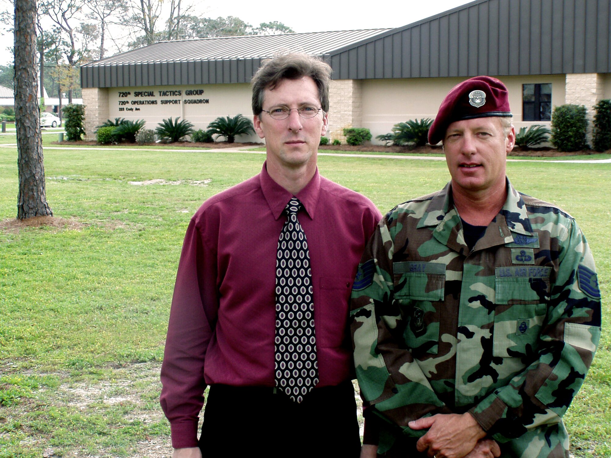 HURLBURT FIELD, Fla. -- Randy Seeback and Tech. Sgt. Mike Gray helped injured people after a driver hit five of eight cyclists who were standing near a convenience store outside the gate here April 9.  Mr. Seeback is a retired combat controller who works as a contractor on the base, and Sergeant Gray is a pararescueman assigned to the 720th Special Tactics Group here.  (U.S. Air Force photo by Master Sgt. Randy Phelps)