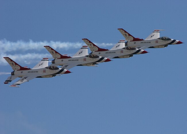 OVER MACDILL AIR FORCE BASE, Fla. -- The U.S. Air Force Thunderbirds perform an echelon pass here April 7. While performing the pass the F-16 Fighting Falcons fly between 18 and 24 inches apart at an average of 400 mph. (U.S. Air Force photo by Tech. Sgt. Sean Mateo White)                          