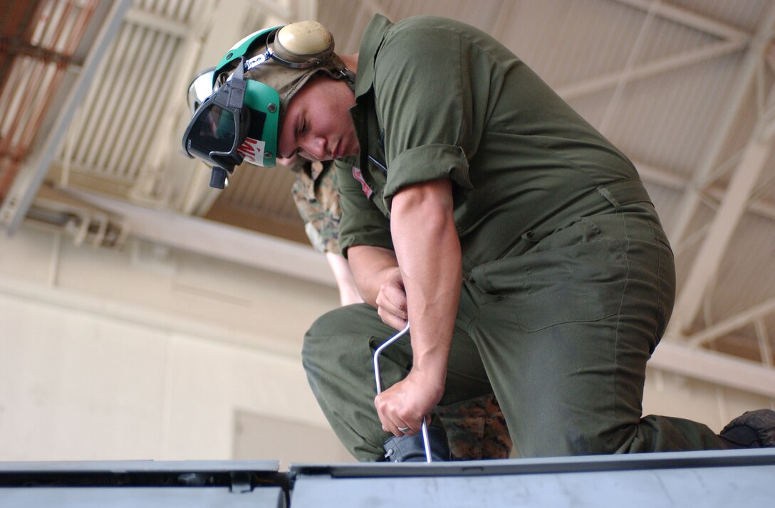 050414-M-0000A-007.jpg