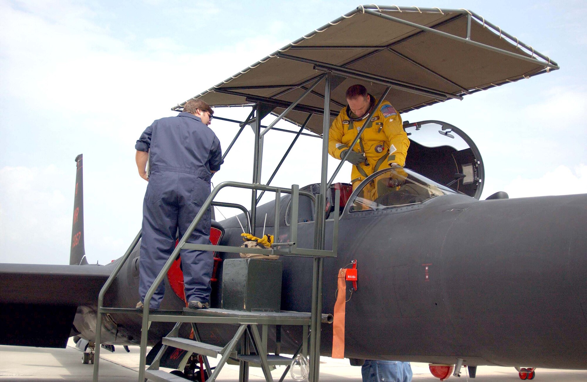 ROBINS AIR FORCE BASE, Ga. -- Maj. Shane Johnson exits the U-2 "Dragon Lady" cockpit here Aug. 2.  The aircraft was here in celebration of its 50th anniversary.  Major Johnson flew the aircraft from Palmdale, Calif.  (U.S. Air Force photo by Airman 1st Class Paul R. Ross)