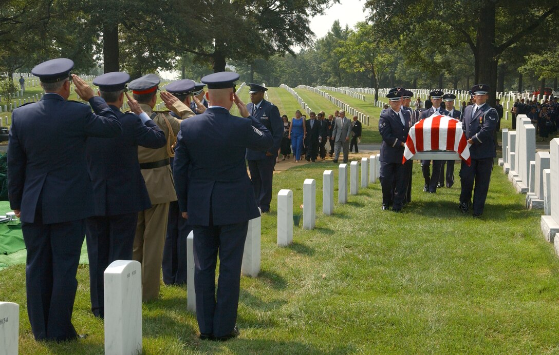 ARLINGTON NATIONAL CEMETERY, Va. -- Honor guard Airmen carry the remains of four U.S. Airmen and an Iraqi Airman who died May 30 in an aircraft accident in Iraq. (U.S. Air Force photo by Staff Sgt. Amber K. Whittington)