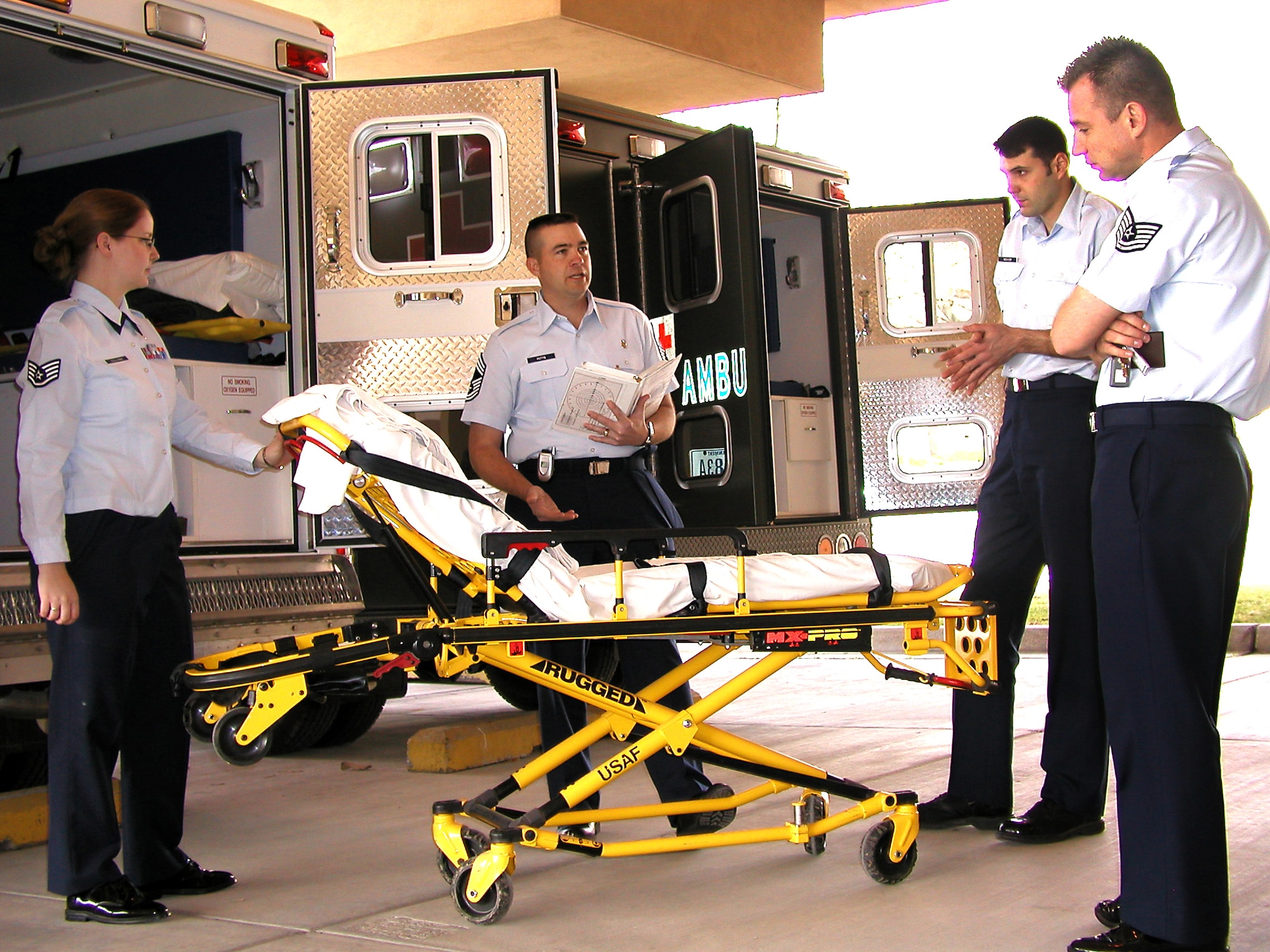 KIRTLAND AIR FORCE BASE, N.M. -- Chief Master Sgt. Joseph Potts (center) evaluates an ambulance crew's ability to operate equipment during a recent health services inspection. He is an Air Force Inspection Agency inspector here.  (U.S. Air Force photo by Capt. Gabe Johnson)
      