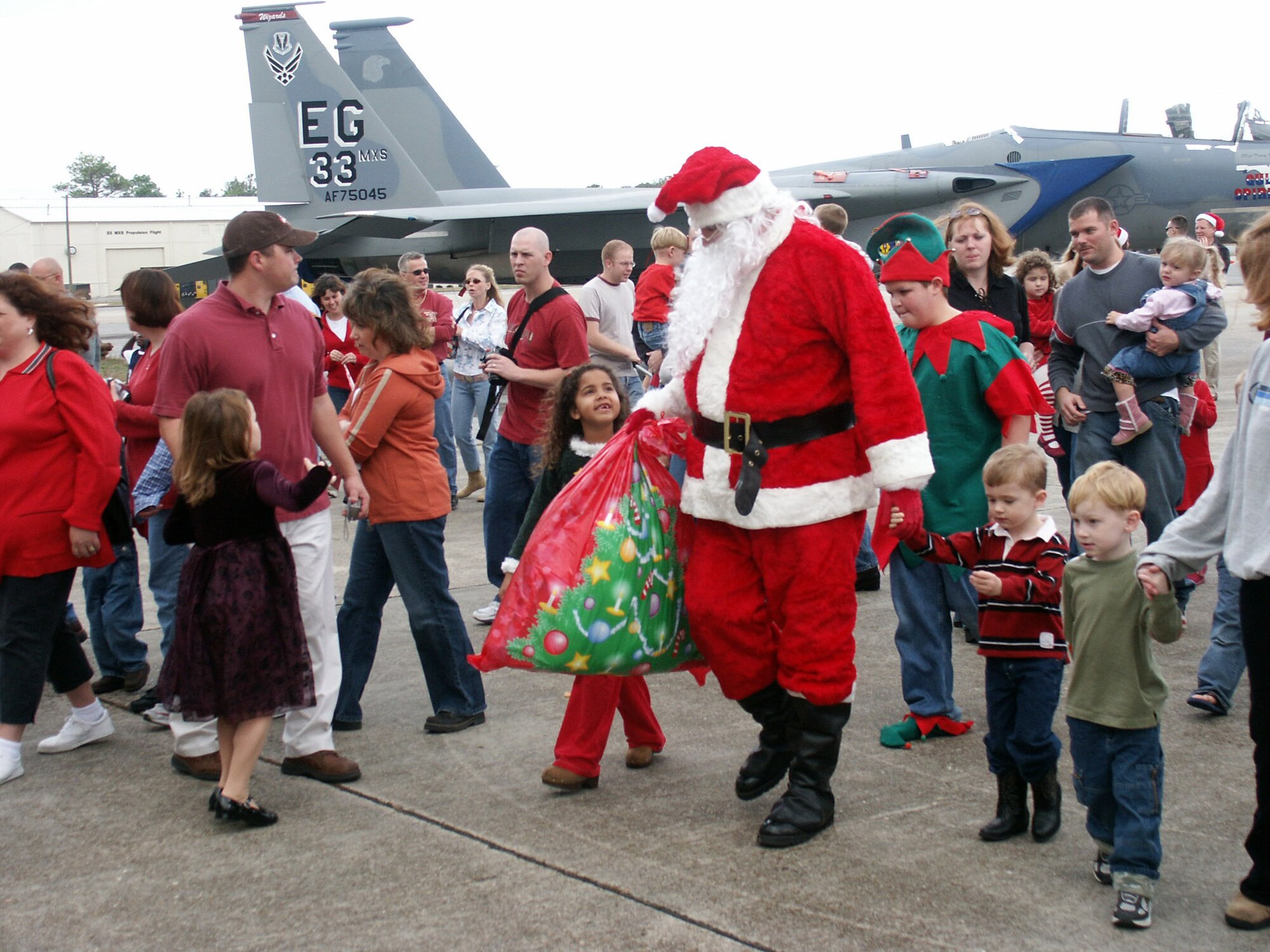 EGLIN AIR FORCE BASE, Fla. (AFPN) -- Santa Claus makes his way to the 33rd Fighter Wing children's Christmas party. As part of the celebration, Santa took gift requests and posed for pictures. (U.S. Air Force photo by 1st Lt. David Tomiyama)
