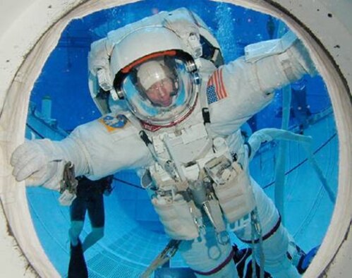 WRIGHT-PATTERSON AIR FORCE BASE, Ohio (AFMCNS) -- Col. Mike Fossum prepares for a space shuttle mission inside a National Aeronautics and Space Administration water filled chamber. The chamber is used to simulate the weightless conditions the colonel will experience during a mission in May 2006. The senior individual mobilization augmentee in Aeronautical Systems Center's F-16 Systems Group, Colonel Fossum was selected for astronaut training in 1998. (NASA photo)