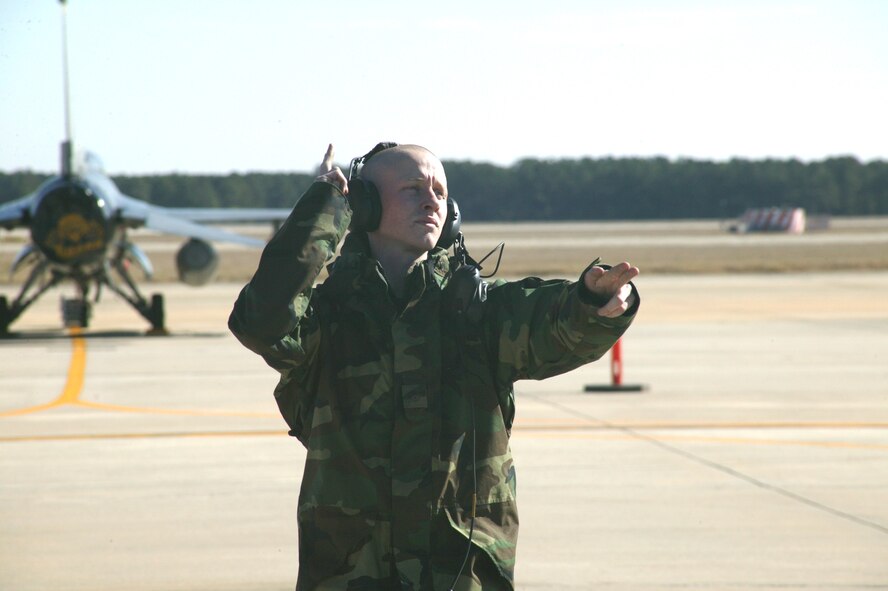 SHAW AIR FORCE BASE, S.C. (AFPN) -- Airman 1st Class Caleb Pangborn launches an F-16 Fighting Falcon. Airman Pangborn is a crew chief with the 79th Aircraft Maintenance Unit here. (U.S. Air Force photo by Senior Airman Joel Mease) 

