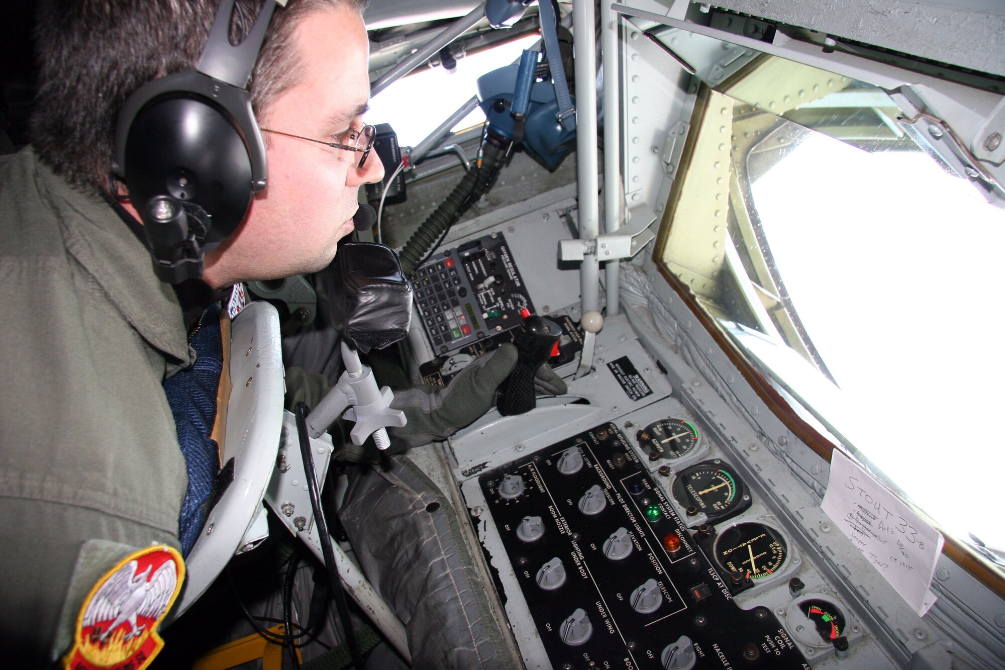 OVER UTAH (AFPN) -- Master Sgt. Derek Stabell talks to an F-16 Fighting Falcon before it refuels. Sergeant Stabell is a boom operator with the 64th Air Refueling Squadron in Portland, Ore. The F-16 is with the 419th Fighter Wing at Hill Air Force Base, Utah. (U.S. Air Force photo by Master Sgt. Ruby Zarzyczny) 