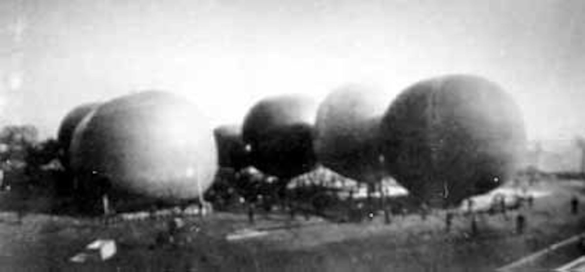 The Gordon Bennett International Balloon Race, St. Louis, Mo., Oct. 21, 1907. (U.S. Air Force photo)