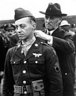 SSgt. Maynard H. Smith receives the Medal of Honor. (U.S. Air Force photo)