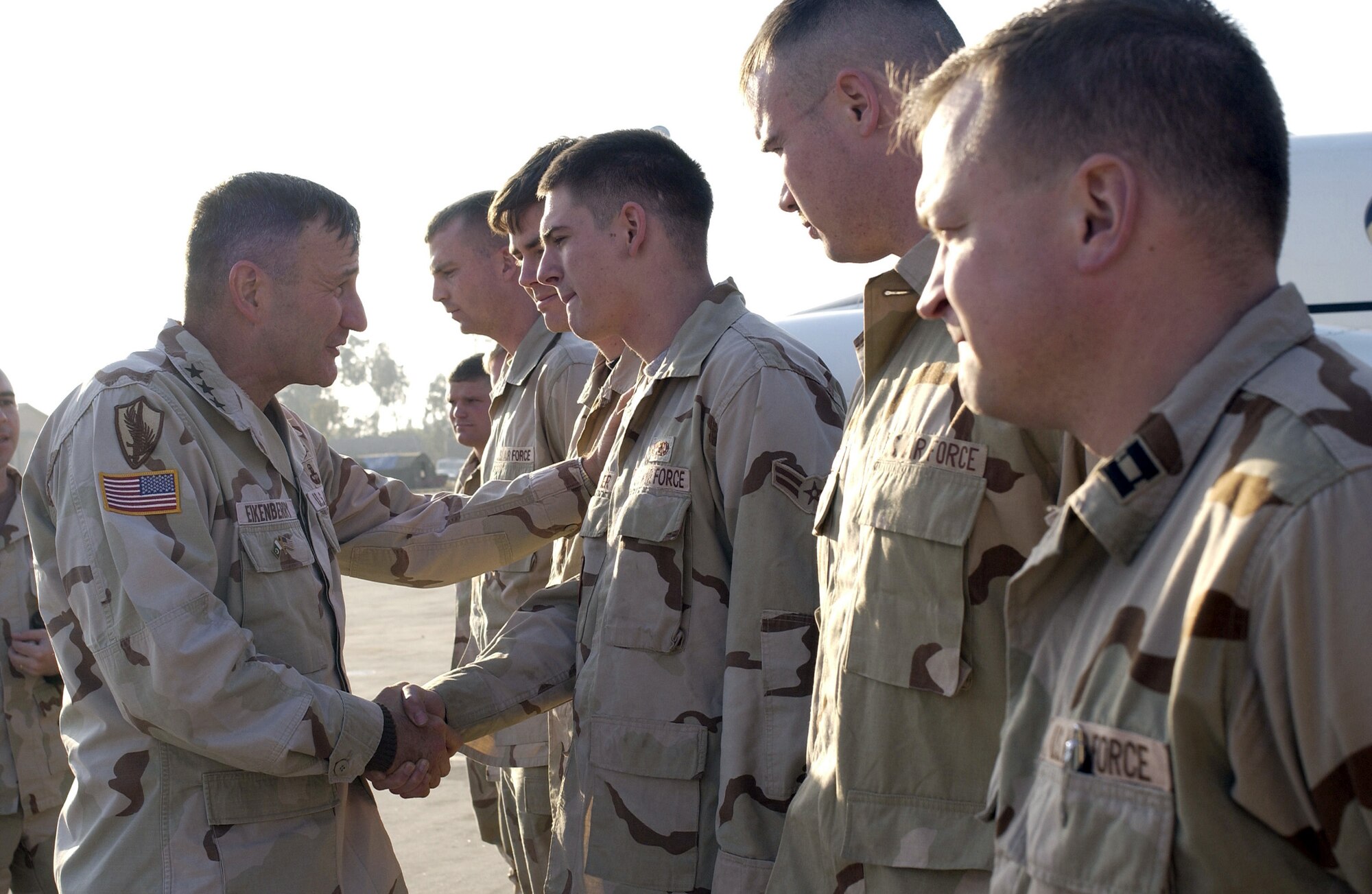 CHAKALA AIR BASE, Pakistan -- U.S. Army Lt. Gen. Karl Eikenberry thanks Airmen for the job they have done moving tons of humanitarian supplies. Airmen arrived here to set up airlift operations after a 7.6 earthquake devastated the region Oct. 8. The general commands Combined Forces Command-Afghanistan in Kabul, Afghanistan. (U.S. Air Force photo by Airman 1st Class Barry Loo)