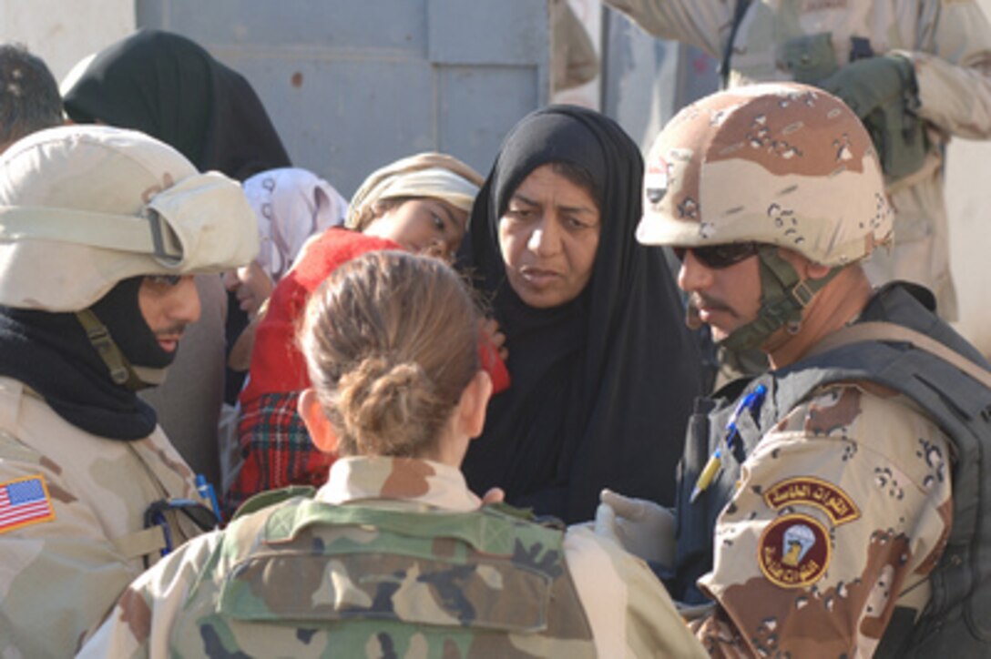 Us Army And Iraqi Soldiers Talk To An Iraqi Woman 