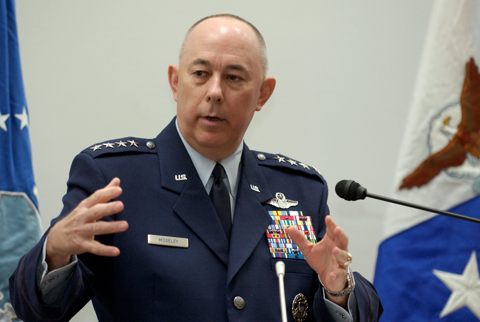 WASHINGTON -- Gen. T. Michael Moseley, Air Force vice chief of staff, talks to a group of congressional, industry  and senior Air Force leaders during an Air Force Defense Strategy and Transformation Seminar here Feb. 9. (U.S. Air Force photo by Master Sgt. Jim Varhegyi)