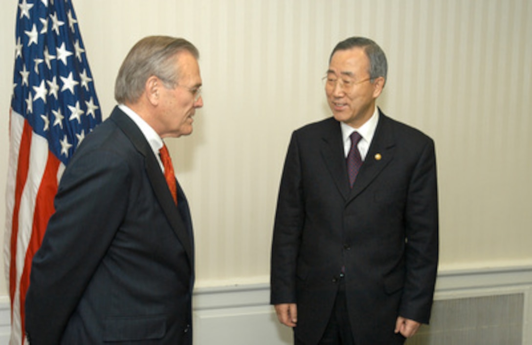 Secretary Rumsfeld talks informally with South Korean Minister of ...