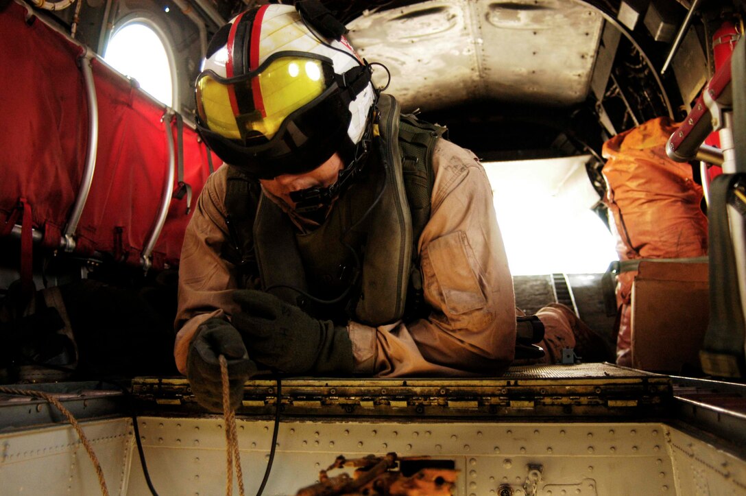 UDAIRI RANGE, Kuwait -- (Feb. 18, 2005) - Corporal Kieth Gould, a CH-46E crew chief with Marine Medium Helicopter Squadron 165 (REIN) and native of Chandler, Ariz., holds a rope that will open the external lifting hook after the load has been set on the ground. The pilots and air crew completed numerous external lifts at the airfield here.  (Official USMC Photo by Gunnery Sgt. Robert Knoll)