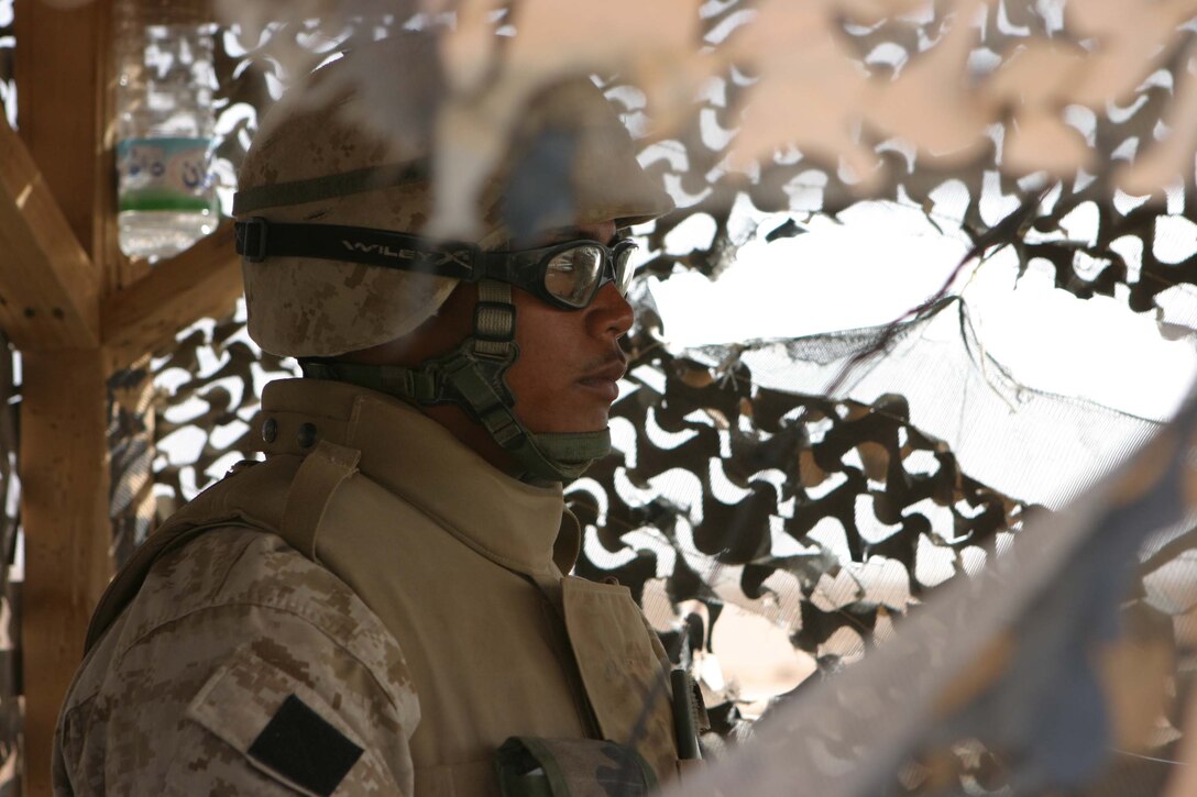 Marines from Kilo Battery, 3rd Battalion, 10th Marines reinforce the Iraqi Border Police at Waleed as they work to ensure insurgents do not cross the Syrian border into Iraq.  (Photo by LCpl Zachary W. Lester)