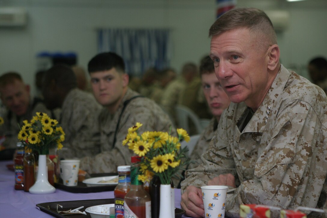 CAMP BLUE DIAMOND, AR RAMADI, Iraq -- Commandant of the Marine Corps, Gen. Michael W. Hagee, speaks with Marines of the 2nd Marine Division, April 6, in the messhall.  U.S. Marine Corps photo by Sgt. Stephen D'Alessio (RELEASED)