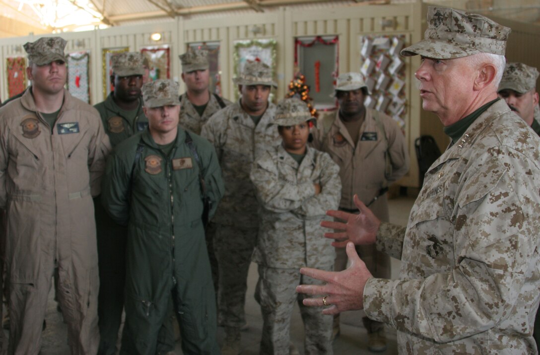 Lieutenant Gen. John W. Bergman, the commander of Marine Forces Reserve, speaks with Marines from Marine Medium Helicopter Squadron 774 at Al Asad, Iraq, Dec. 7.