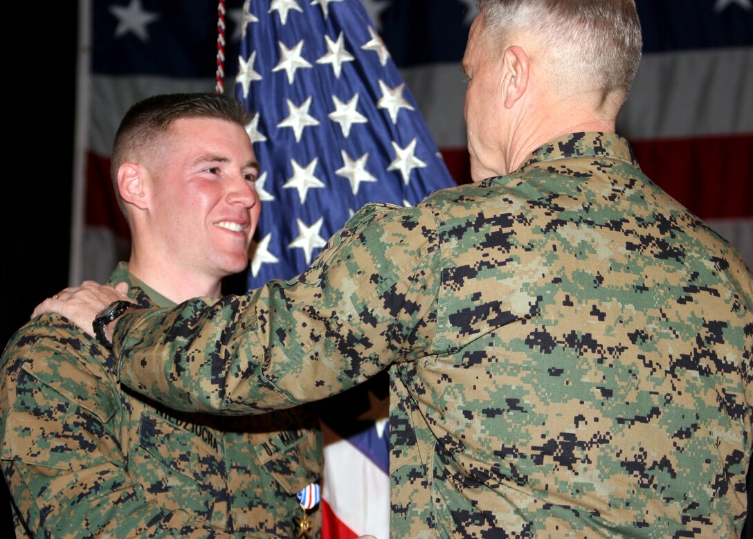 Capt. Christopher P. Niedziocha, 27, a platoon commander with 2nd FAST Company, receives the Silver Star medal Dec. 12, 2005, in a ceremony at Naval Station Norfolk, Norfolk, Va. Lt. Gen. James F. Amos, commanding general, II Marine Expeditionary Force, presented the award.