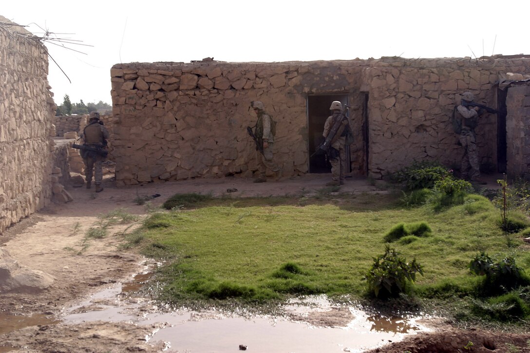 Karabilah, Al Anbar, Iraq (June 18, 2005)--Marines with 2nd platoon, Lima Co., 3/25 search a building Karabilah during Operation Spear. (Official USMC Photo by Corporal Ken Melton)