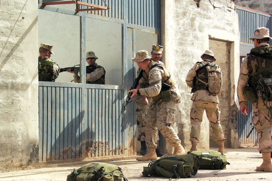 KIRKUSH MILITARY TRAINING BASE, Iraq -- American professional military education instructors train Iraqi soldiers how to properly enter a building.  (Courtesy photo)