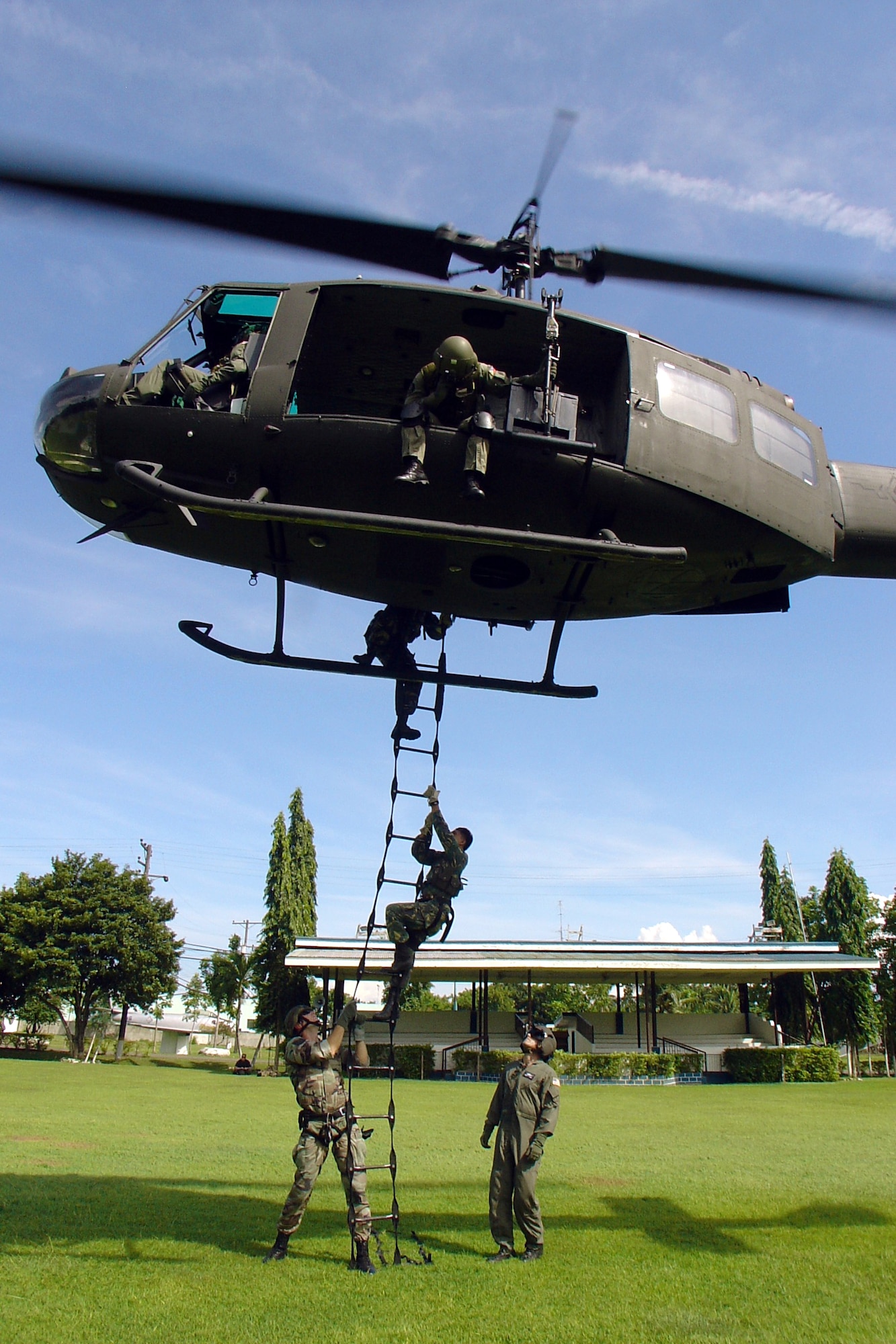 PHILIPPINES -- Airmen with the 6th Special Operations Squadron from Hurlburt Field, Fla., train Philippine airmen to use a rope ladder.  (U.S. Air Force photo)