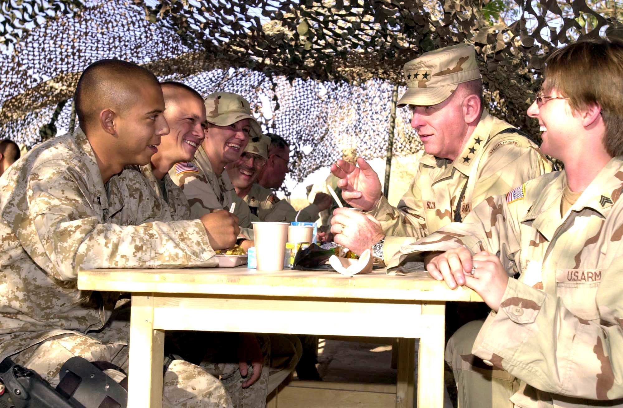 BAGHDAD INTERNATIONAL AIRPORT, Iraq -- Army Lt. Gen. H Steven Blum, chief of the National Guard Bureau, gets acquainted during dinner here with servicemebers supporting Operation Iraqi Freedom.  (U.S. Army photo by Master Sgt. Bob Haskell)