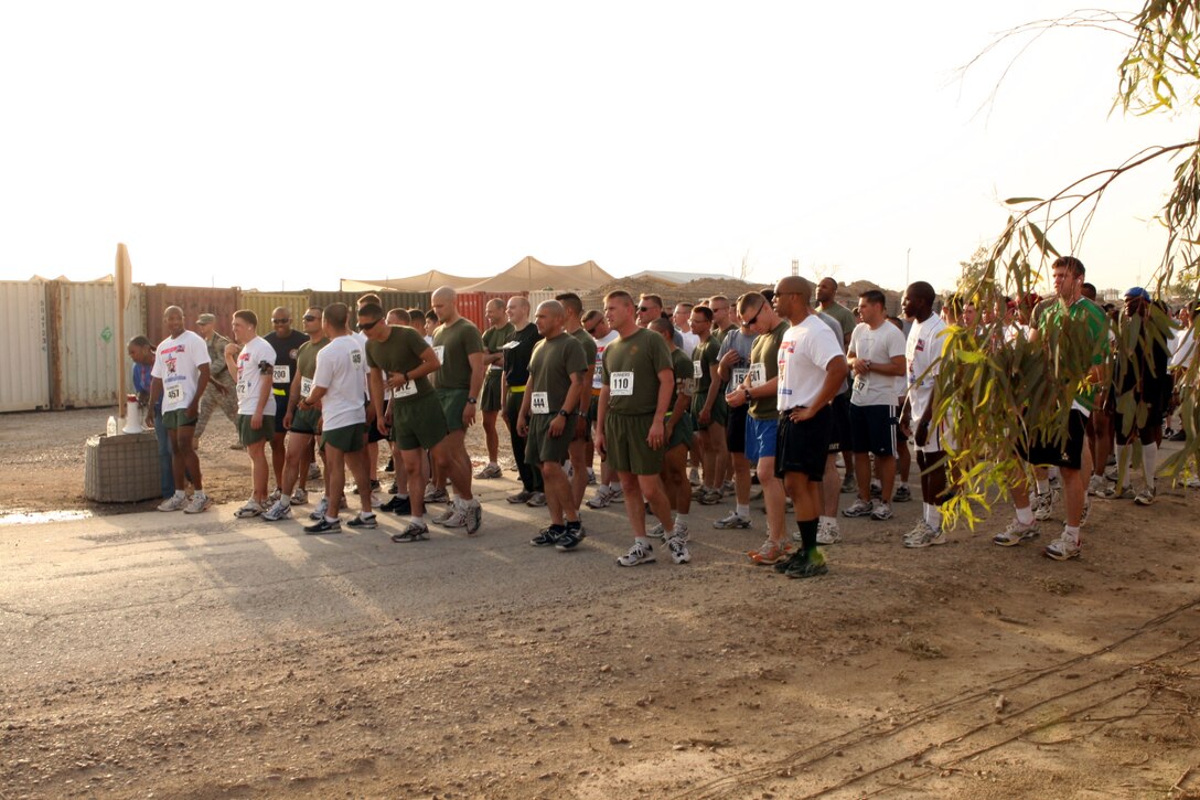 AL TAQADDUM, Iraq (May 19, 2007) ?Servicemembers here line up to begin a ?Run for the Warriors.? The five-kilometer run attracted more than 600 participants and raised more than $26,000 to benefit wounded servicemembers.