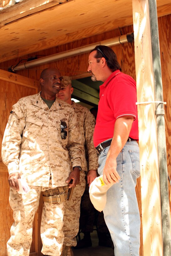 AL TAQADDUM, Iraq (May 24, 2007) ? Maj. Gen. W. E. Gaskin tours the station and stops to chat with a civilian contractor. Gaskin is the commanding general of Multi-National Forces-West.
